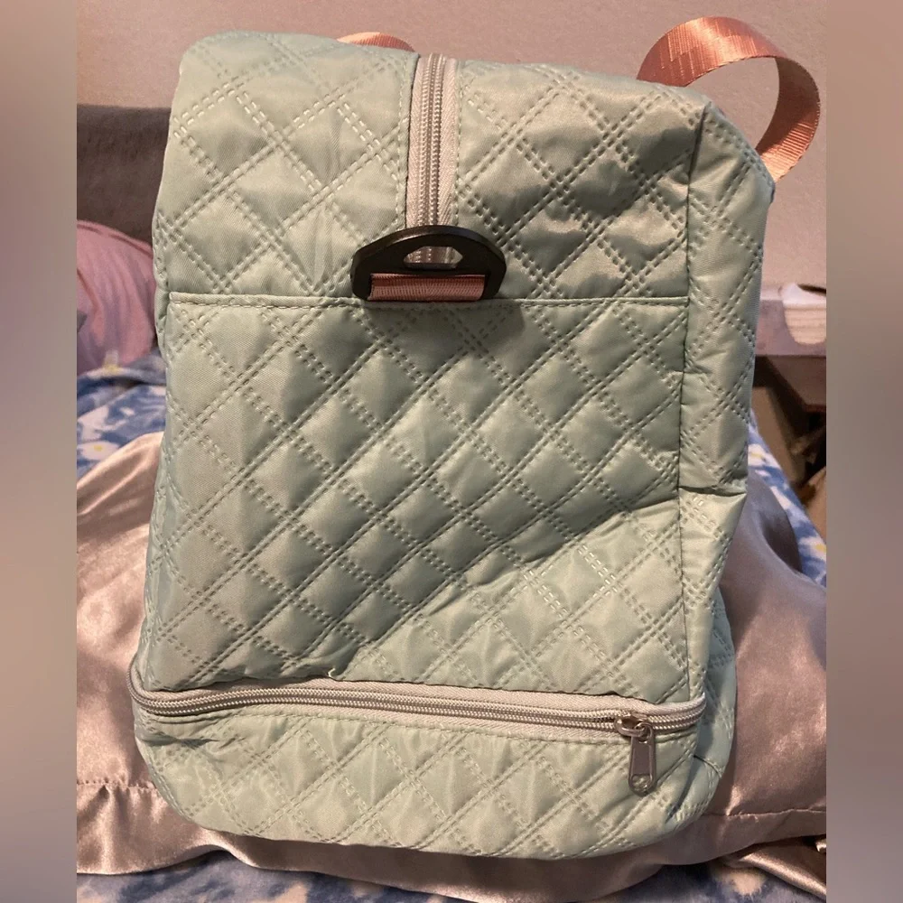 Luxury Large Capacity Duffel Bag with attachable shoulder strap - Picture 2 of 11